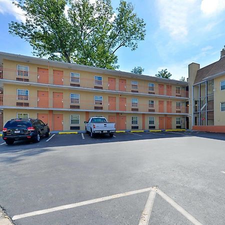 Americas Best Value Inn Media Philadelphia Экстерьер фото