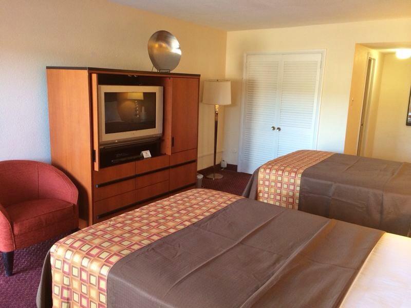 Americas Best Value Inn Media Philadelphia Номер фото