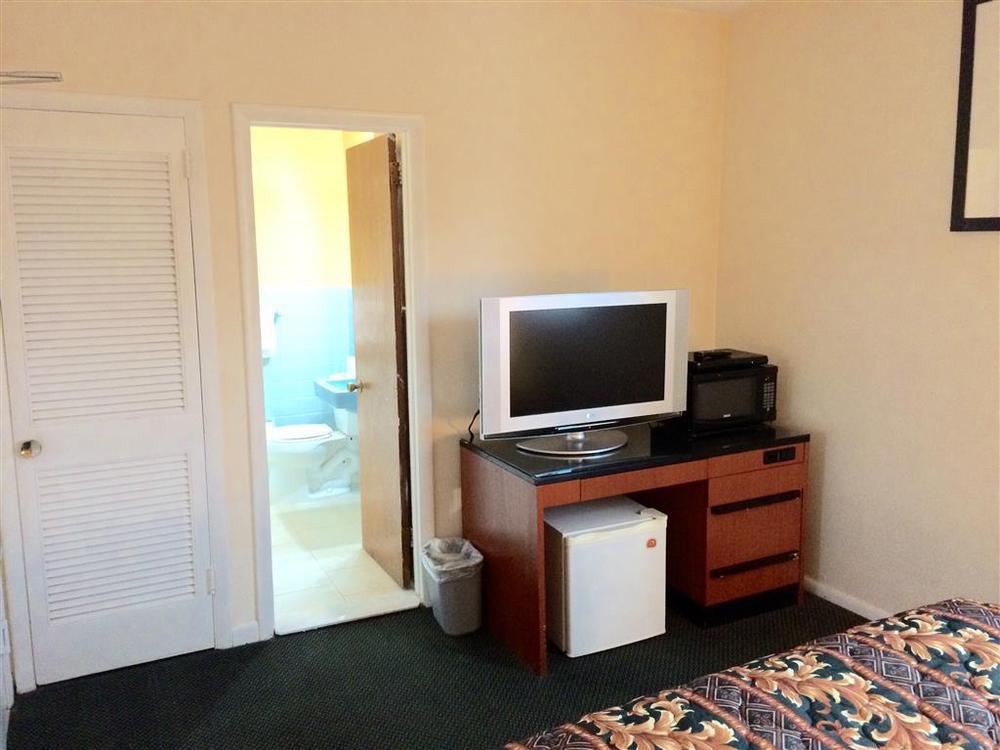 Americas Best Value Inn Media Philadelphia Номер фото